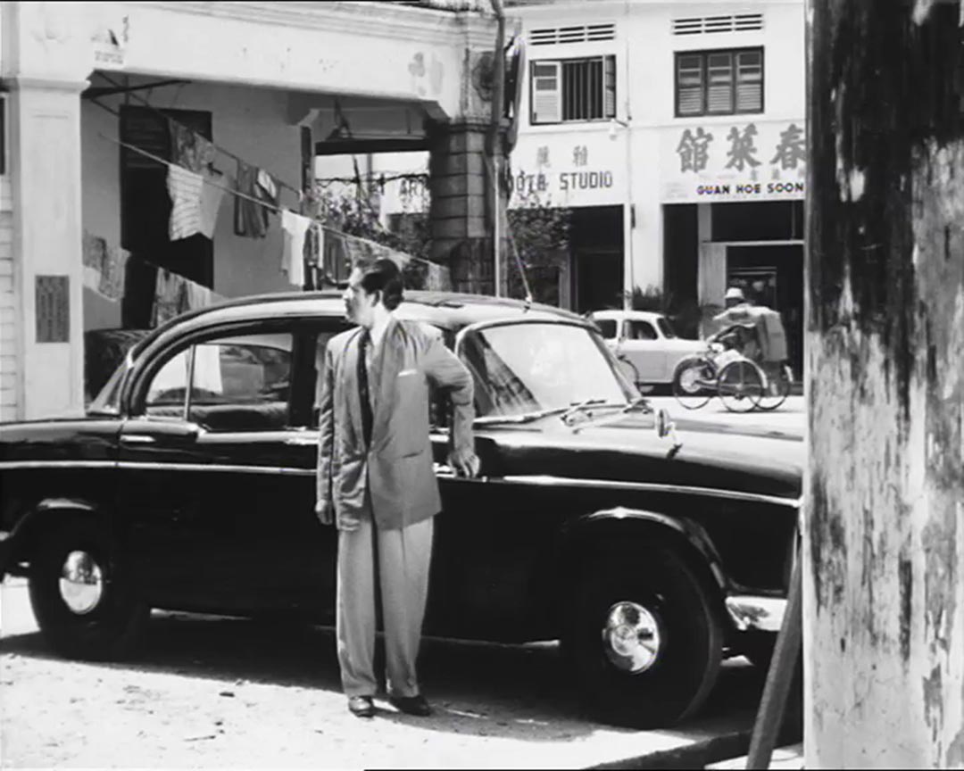 Still from 'Che Mamat Parang Tumpol' (Film source: Asian Film Archive. Courtesy of ©Cathay-Keris Film Pte. Ltd.)