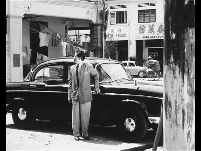Still from 'Che Mamat Parang Tumpol' (Film source: Asian Film Archive. Courtesy of ©Cathay-Keris Film Pte. Ltd.) 