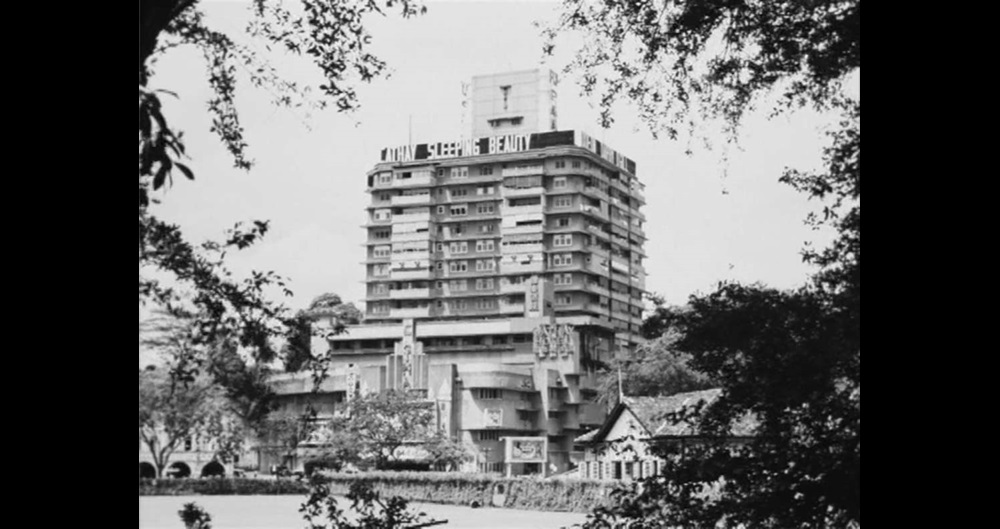 Still from 'Sumpitan Rachun' (Film source: Asian Film Archive. Courtesy of ©Cathay-Keris Film Pte. Ltd.)